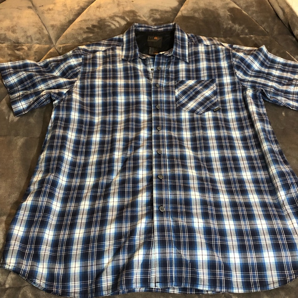 Large 5/11 short sleeve button up